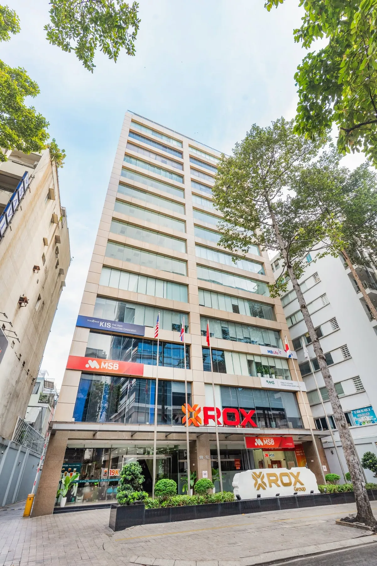 Mặt tiền ROX Tower tại 180-190 Nguyễn Công Trứ, phường Bến Thành